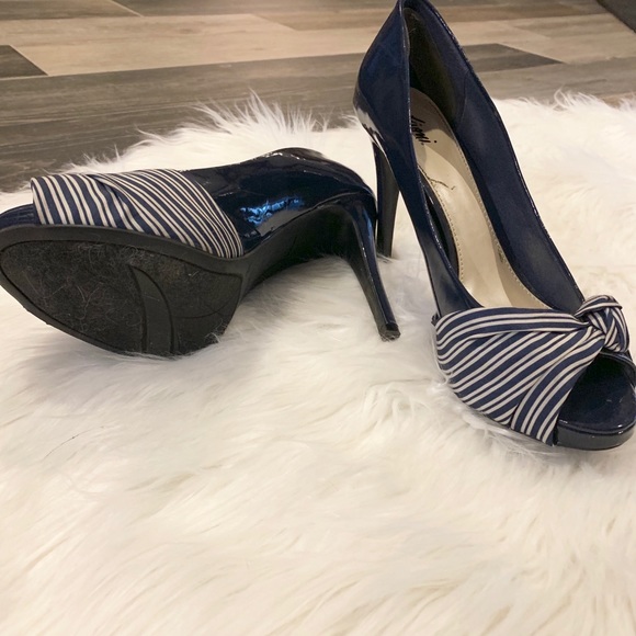 SOLD - Picture 2 of 5